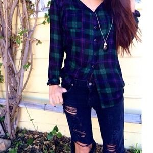 Size 25 AND 26 Car Mar distressed bf jean! 78pp