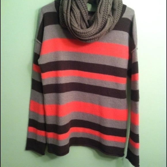 Gray and Pink Stipped Gap Sweater