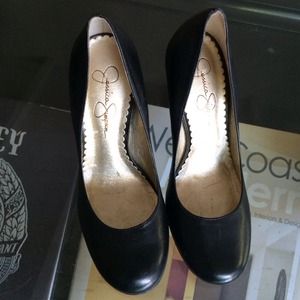 Jessica Simpson Black Round Toe Pump