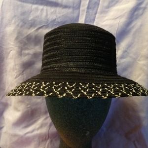 Vintage 1970s black hat with white detail
