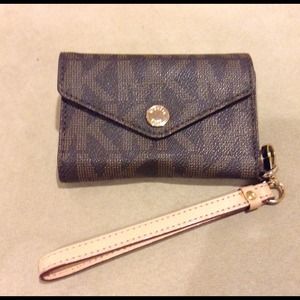 Michael Kors Iphone 4/4s wristlet wallet case
