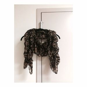 Leopard print scarf!