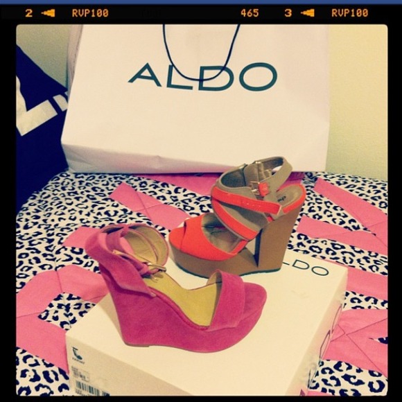 The pink wedges only!!