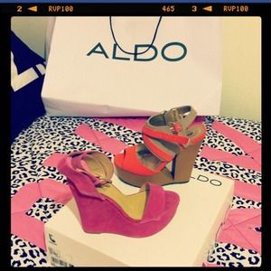 The pink wedges only!!
