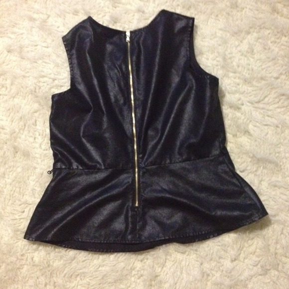 Perplum Top - Picture 4 of 4