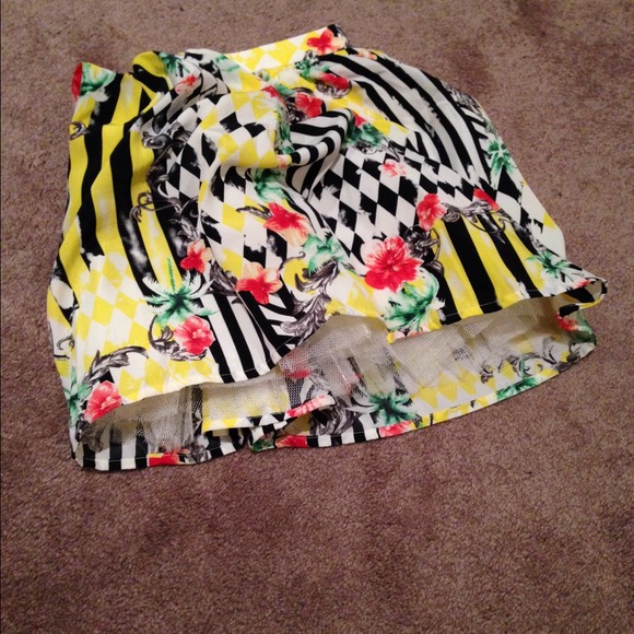 Harlequin Tulle Puffy Skater Skirt - Size Small - Picture 3 of 4
