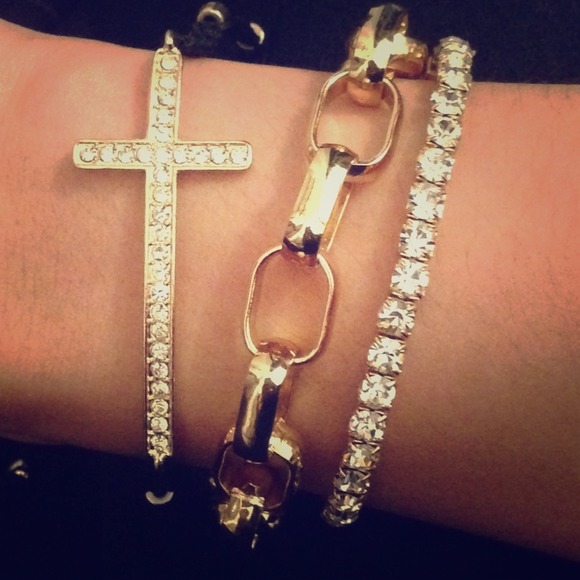 Accessories - 🚫🚫🚫SOLD🚫🚫🚫 Gold bracelets