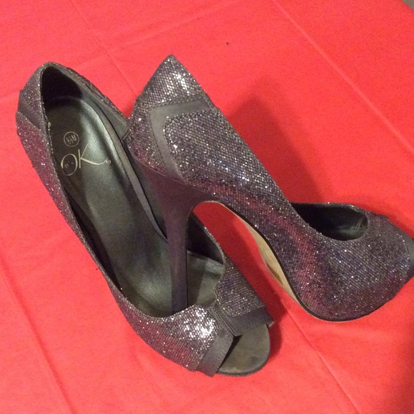Glitter peep toe gray shoes