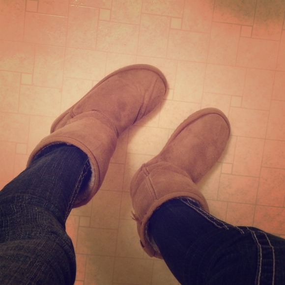 L👀king for some new tan Aero short boots!!