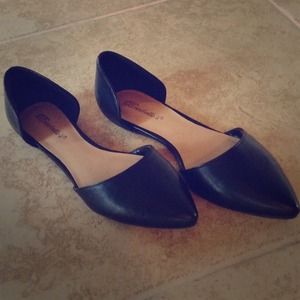 Black flats perfect for Spring fashion!