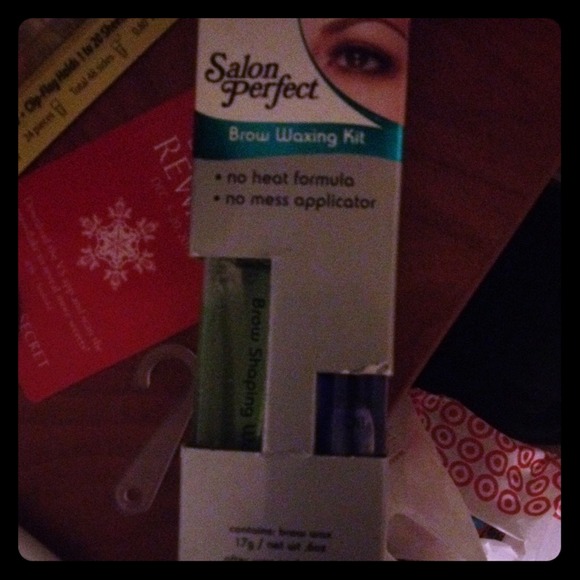 Waxing kit for eyebrows