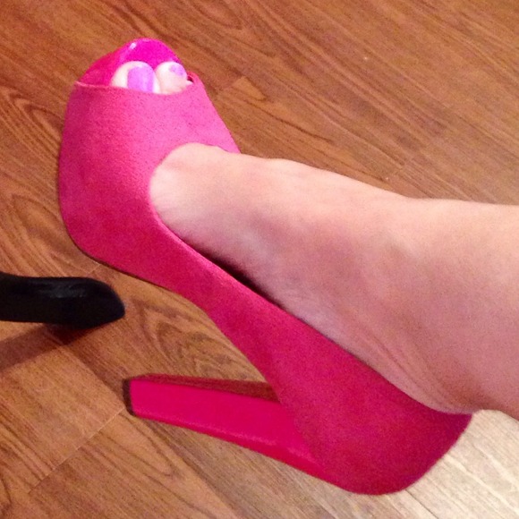 🎀 SEXY PEEP TOE PUMP🎀 - Picture 4 of 4