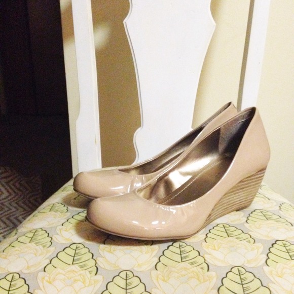 BCBGeneration Nude Patent Wedges