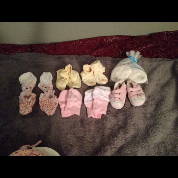 Solddd 7 booties 1 pair of sneakers- girls🎀