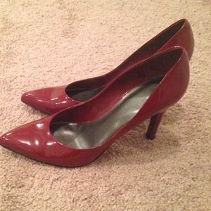 Nine West red pump