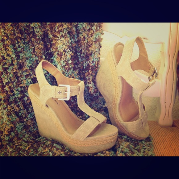 Beige wedge