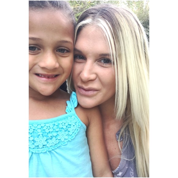 Meet your Posh Ambassador, seller, buyer & trader! - Picture 3 of 8