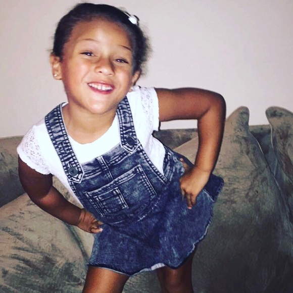 Meet your Posh Ambassador, seller, buyer & trader! - Picture 6 of 8