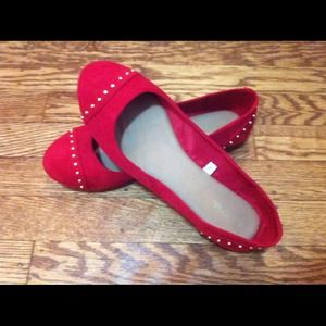 Red velvet looking gold studded flats♥️