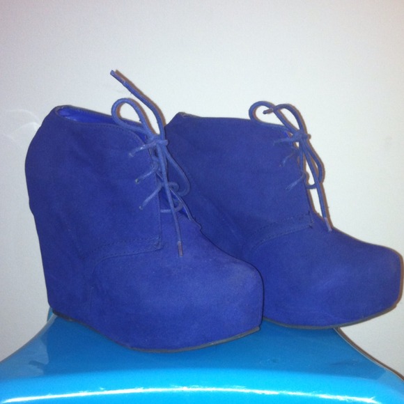 🚫SOLD🚫Royal blue bootie
