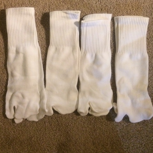 4 pairs of white Japanese tabi socks