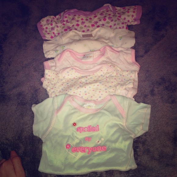 Solddd Baby girl short sleeve onesies size 3-6m
