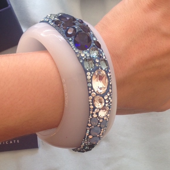 🚫SOLD🚫 Swarovski Blue Jewel Bangle Bracelet - Picture 3 of 4