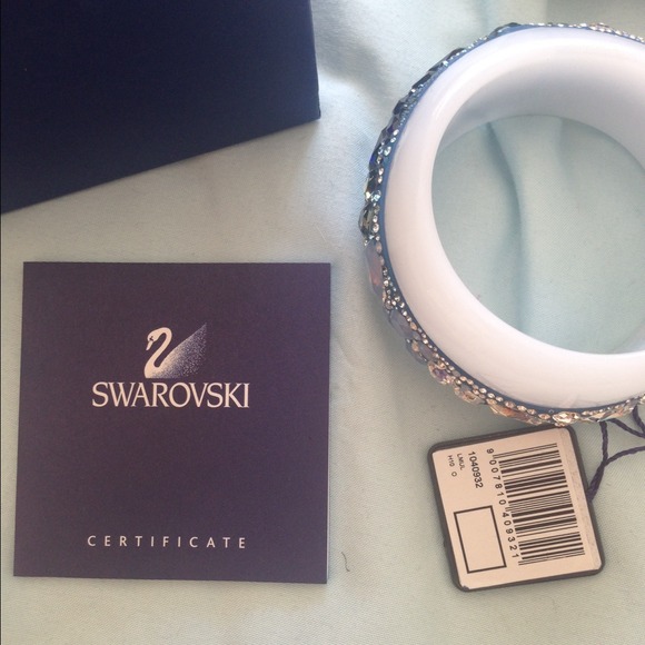 🚫SOLD🚫 Swarovski Blue Jewel Bangle Bracelet - Picture 4 of 4