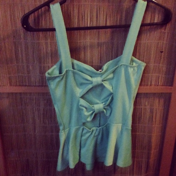 Bow back top