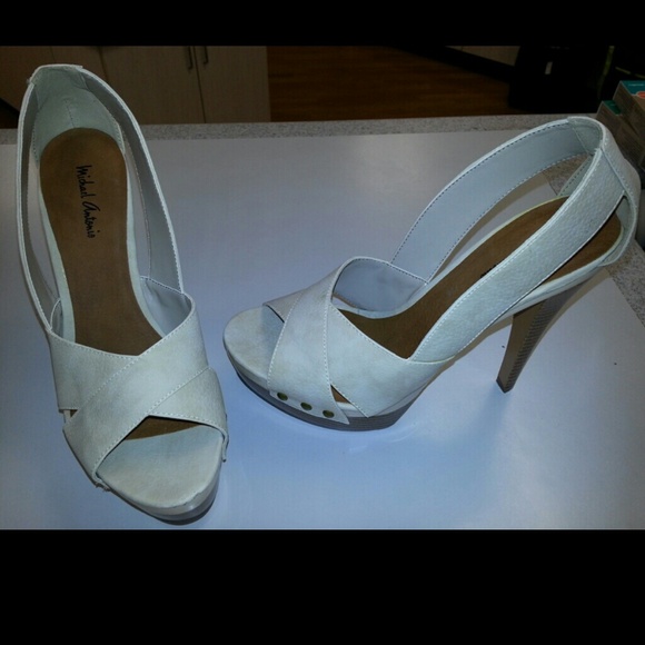 Michael Antonio Heels Sz 7.5(8)  Beige color