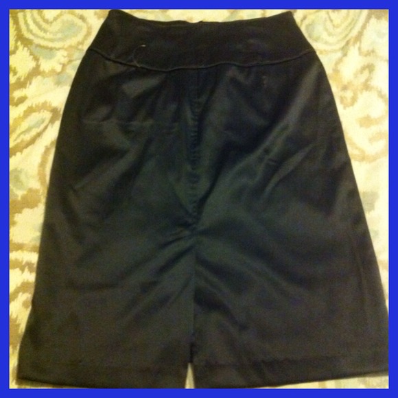 Bundled-High waist black skirt by Forever 21 - Picture 2 of 3