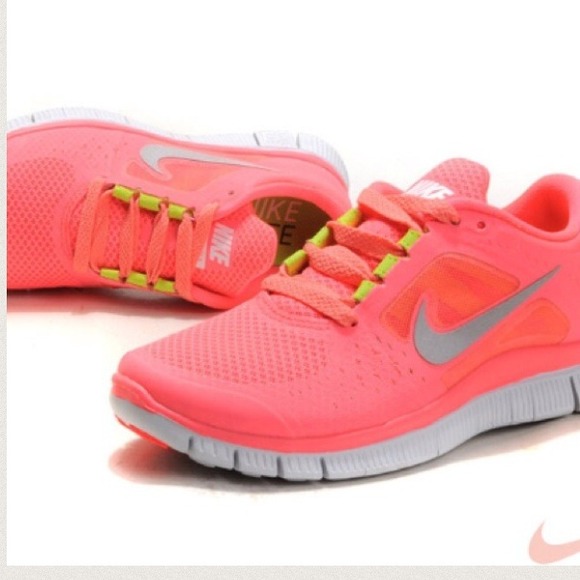 🚫SOLD IN BUNDLE🚫 NIB Nike Free 3 v 5.0