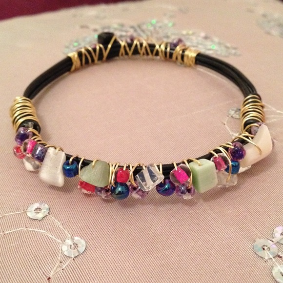 Wire wrapped bangle. - Picture 1 of 2