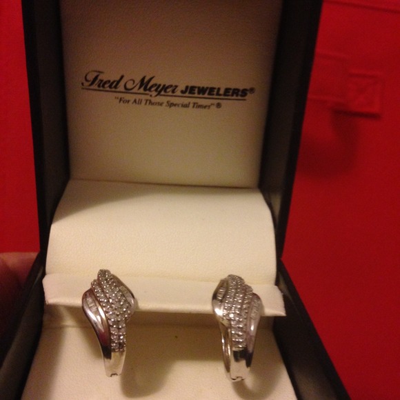 Reduce!!! Guarantee diamond with925 earring.