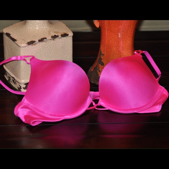 Victoria's Secret Bombshell bra in Fuchsia