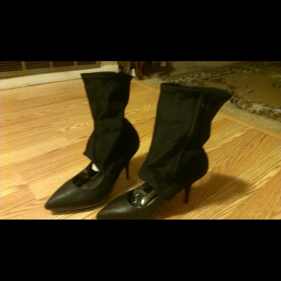 Black pump with zipper leg - Picture 4 of 4