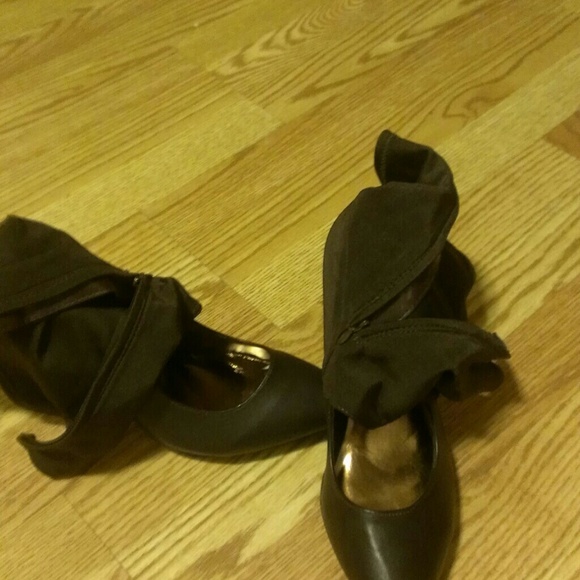 Brown pumps with zipper attach - Picture 1 of 4