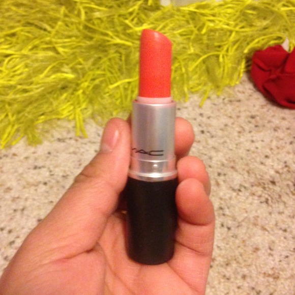 sold*****Mac lipstick Vegas light orange;)
