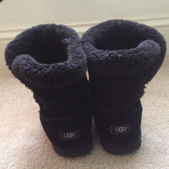 Black Bailey Button Uggs