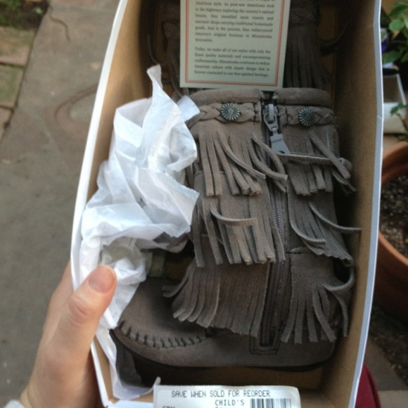 Toddler Minnetonka fringe boot