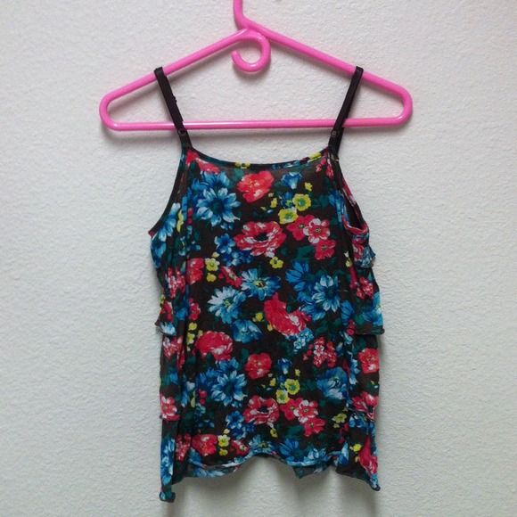 ✨LAST CHANCE✨Floral Ruffle Tank - Picture 2 of 4