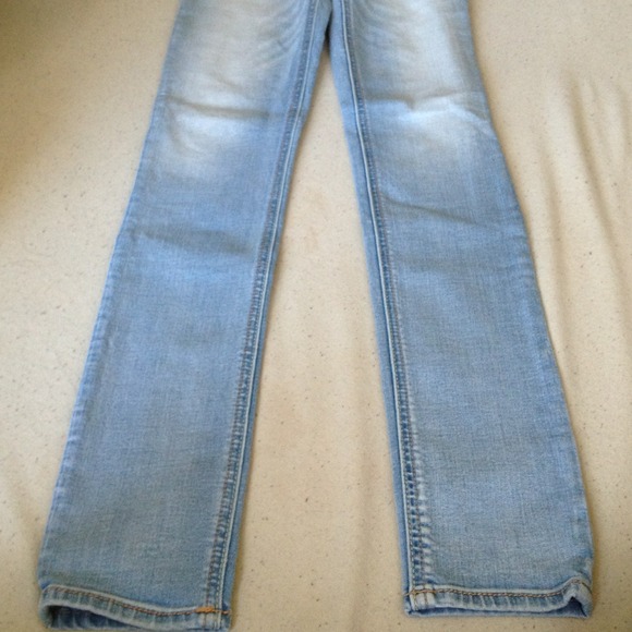 Light blue hollister jeans - Picture 3 of 3
