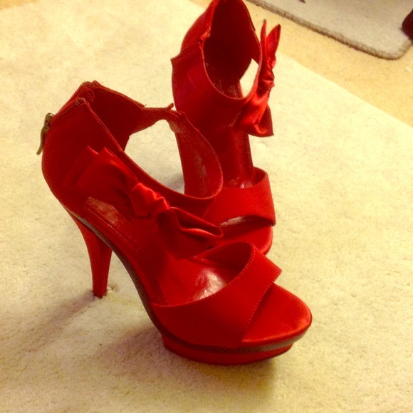 Worn once 2 Lips Too red  bow ankle strap size 7.5