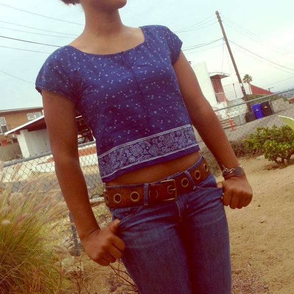 🚫SOLD🚫American Eagle Blue and White Flowered Top