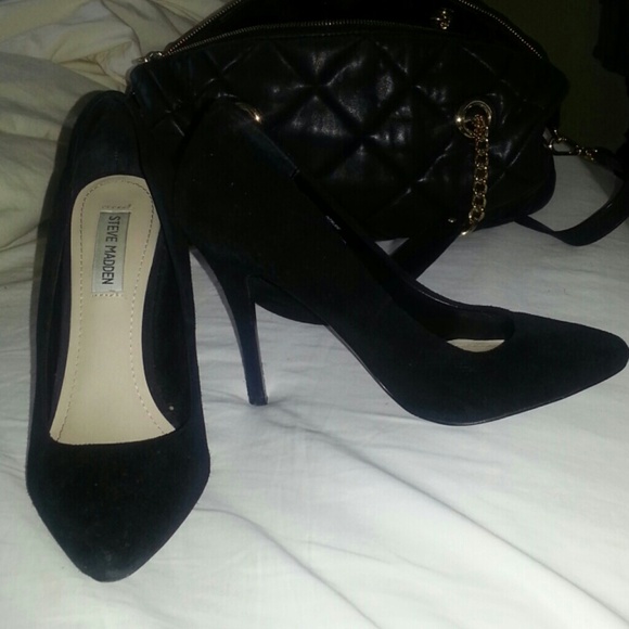 Steve Madden Shoes - Blsck suede steve madden pumps