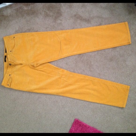 SOLD- Jessica Simpson Yellow Skinny Jeans - Picture 3 of 3