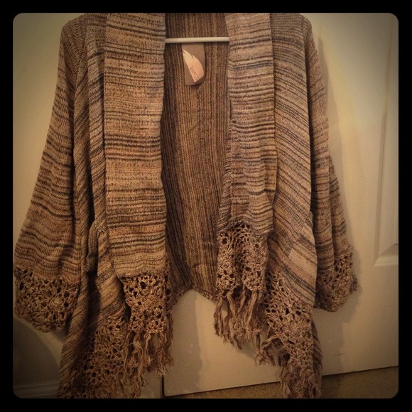 Brand new sweater - Picture 1 of 4
