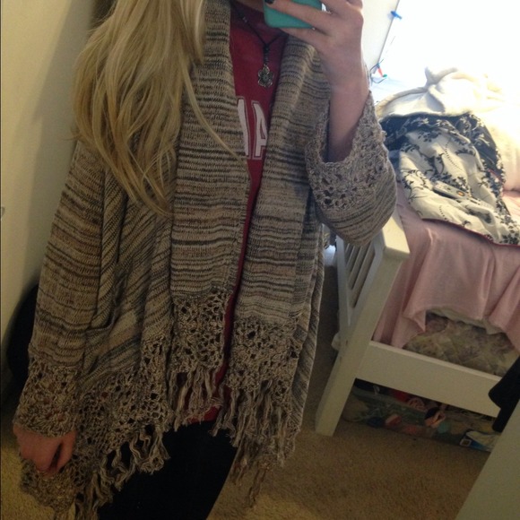 Brand new sweater - Picture 4 of 4