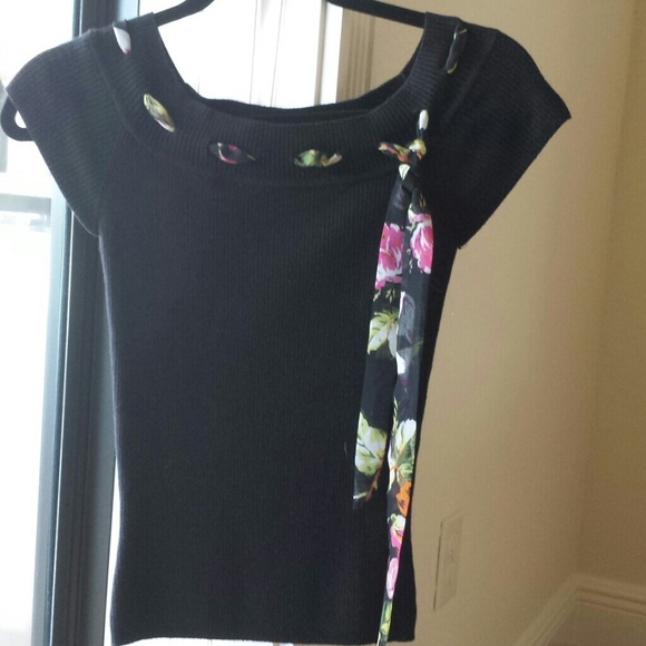 Short sleeve sweater/top