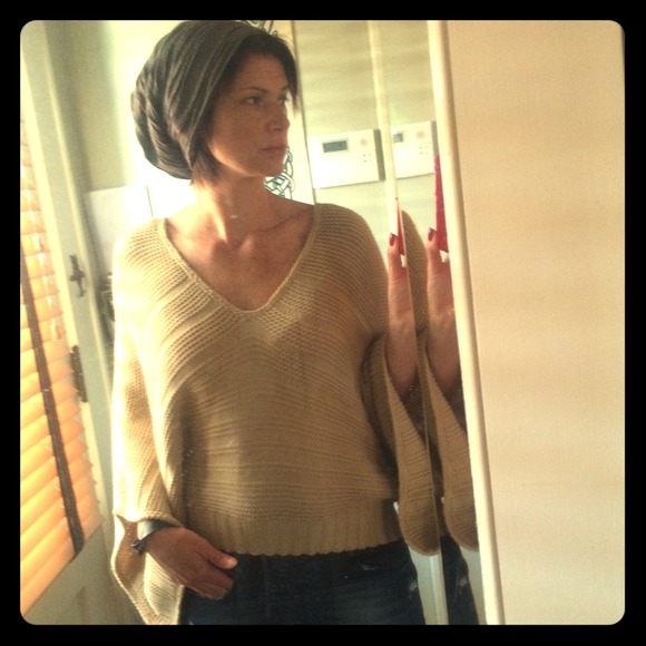 🔴SOLD IN BUNDLE🔴 Drape Sleeve Knit Sweater